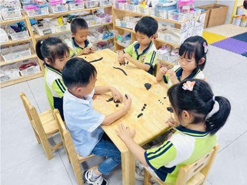 江安县夕佳山镇蟠龙幼儿园开展 黏土蚂蚁 手工活动